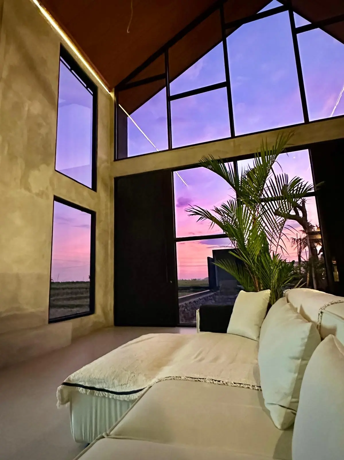 1-Bedroom Villa with Scenic Rice Field View in Cepaka — image 1