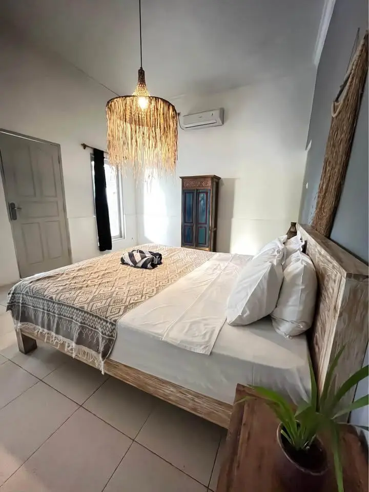 Modern 2 Bedrooms Villa in Seminyak with Big Garden — image 3