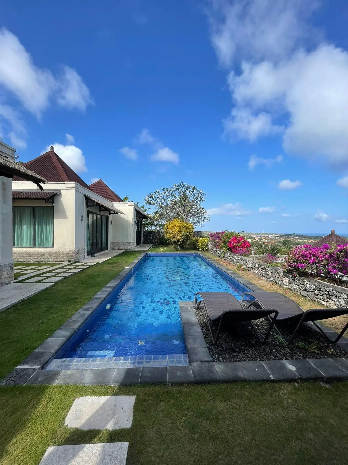 DO 342-FULL OCEAN VIEW VILLA KONTEMPORER STYLE IN PEACEFULL COMPLEX UNGASAN