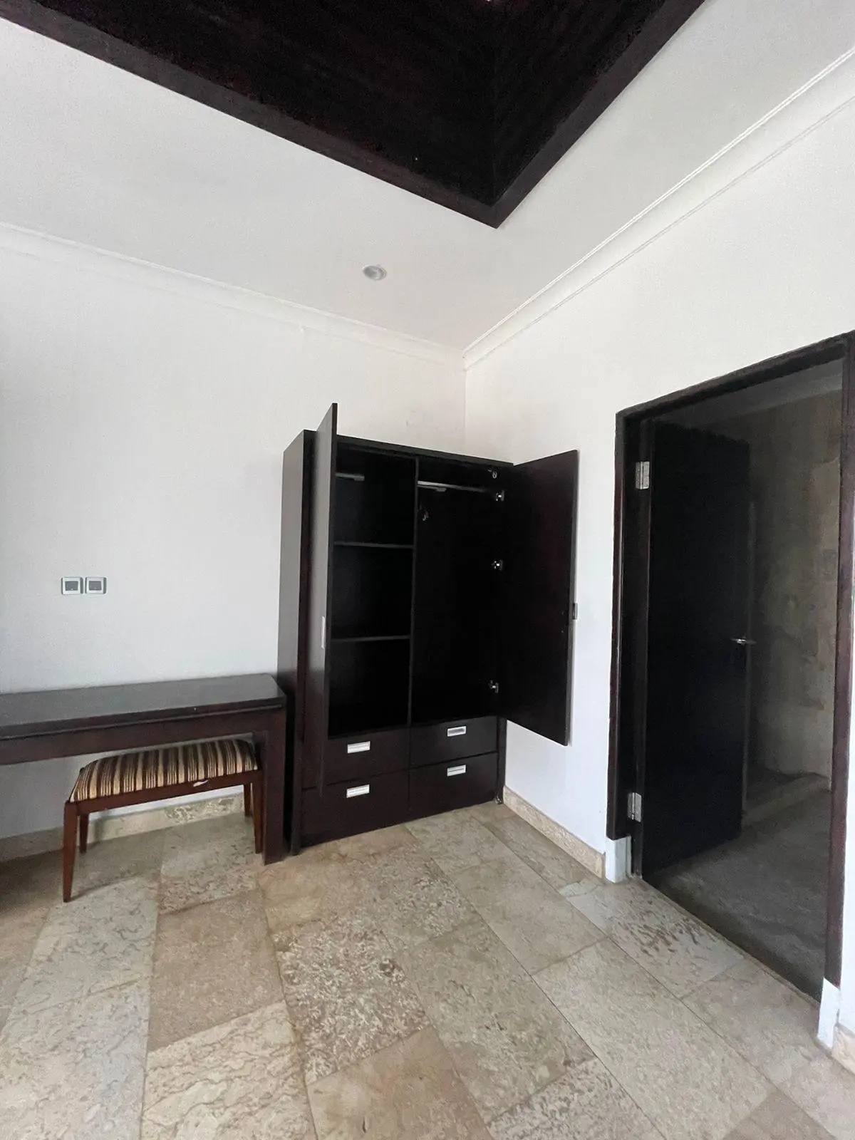 DO 341-FOR RENT VILLA WITH LUSH GARDEN IN PEACEFUL COMPLEX UNGASAN — image 4