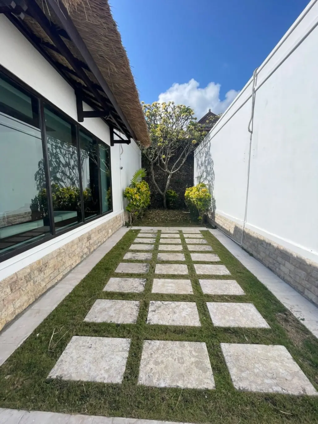 DO 340 - For Rent Villa with Garden in Peaceful Complex Ungasan — image 1
