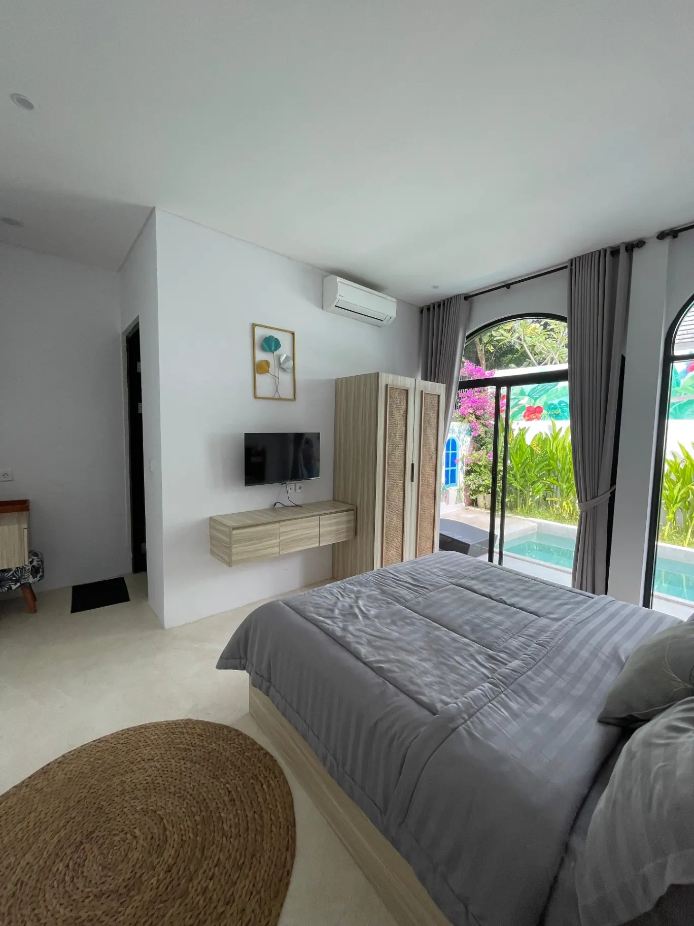 DO 249- MODERN SANTORINI VILLA LOCATED AT KUTUH — image 4