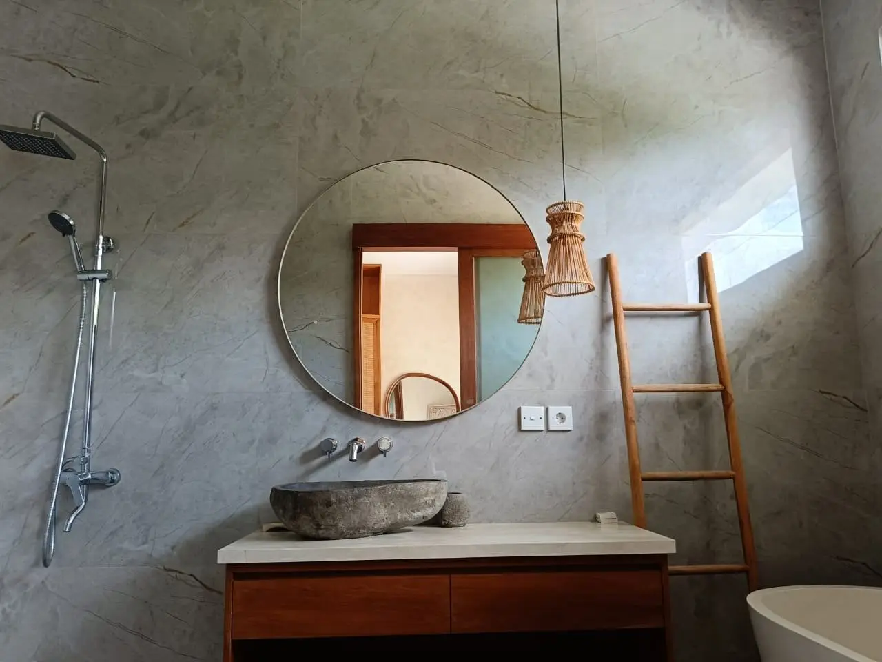 AN 016-FOR RENT HOMEY VILLA AT KUTUH NEAR PANDAWA BEACH — image 2
