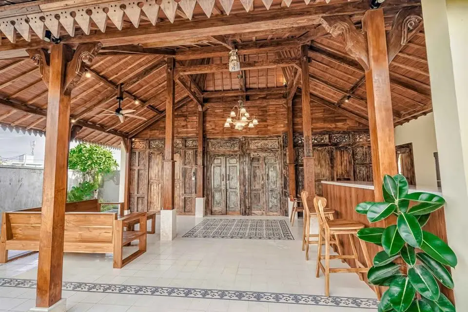 Joglo Style 2 Bedrooms Villa in Kerobokan — image 2