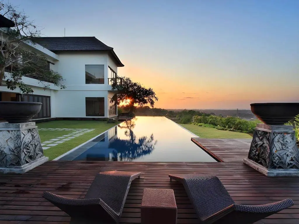 Stunning Villa with Panoramic View in Jimbaran — image 2