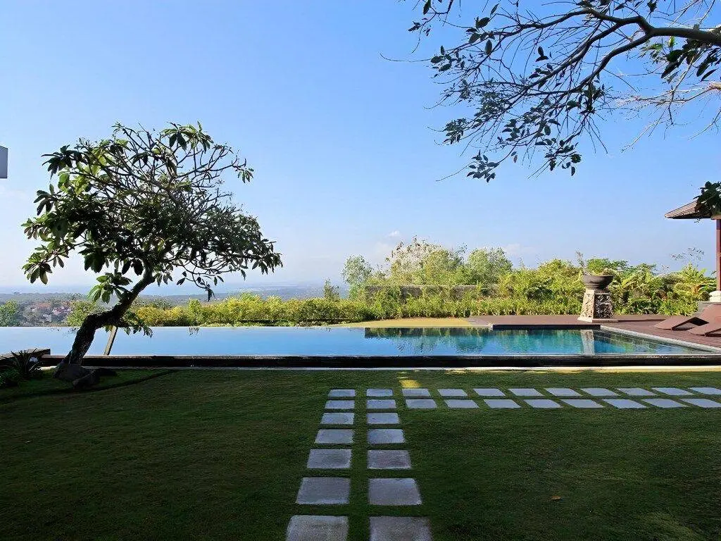 Stunning Villa with Panoramic View in Jimbaran — image 3