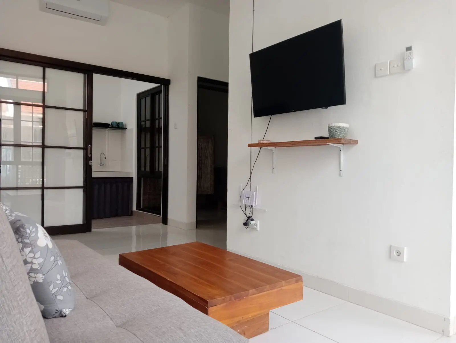 Modern 2 Bedrooms House in Kedungu — image 4