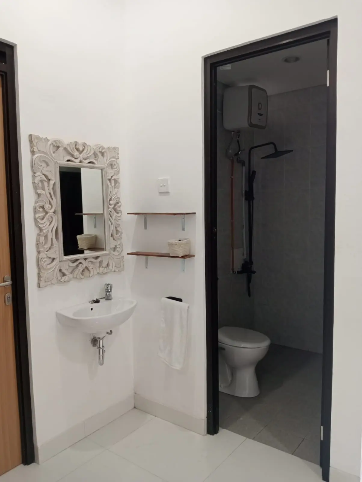 2 Bedroom House | Kedungu — image 4