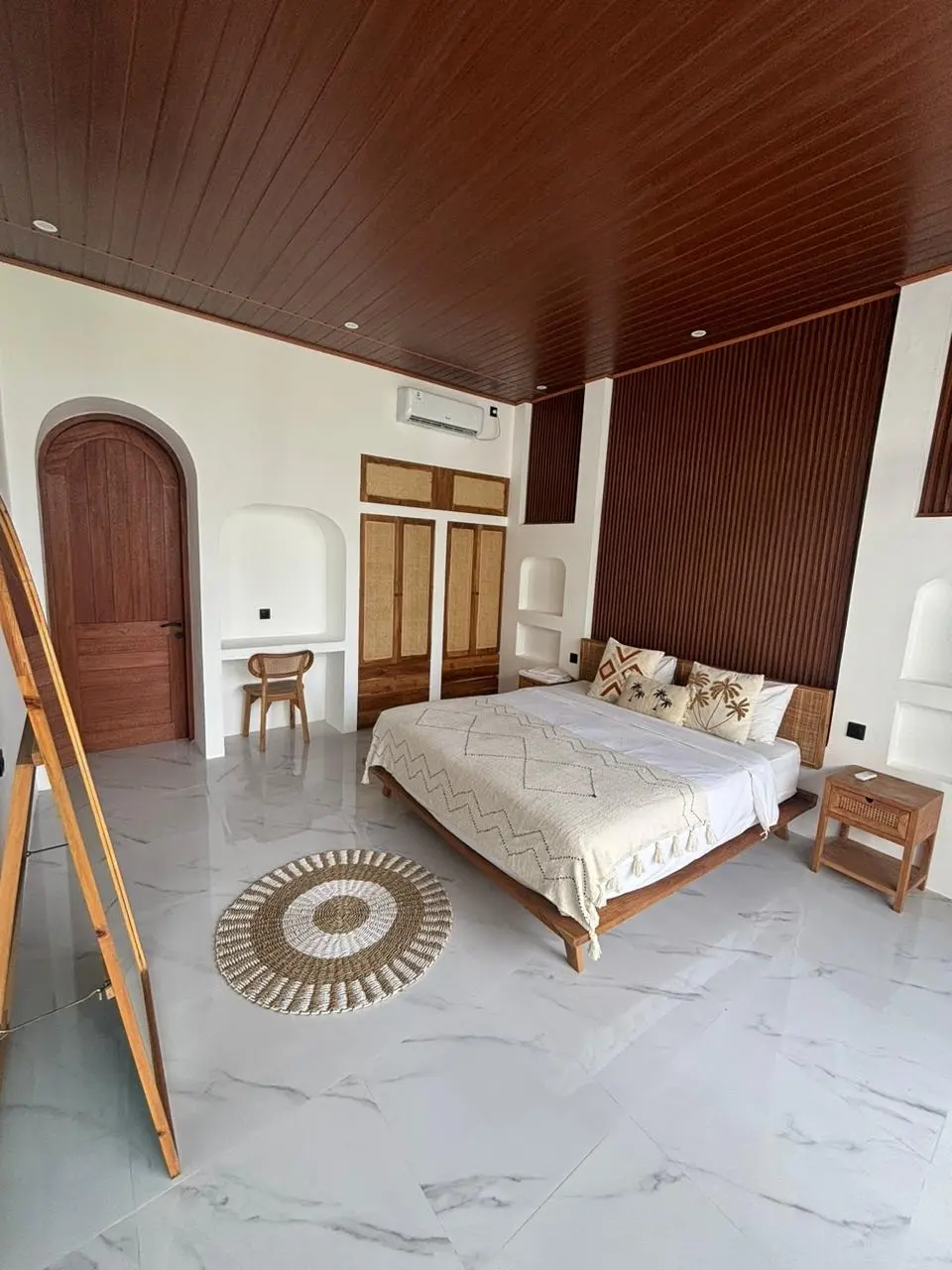 Villa For Rent 2 Bed In Jln Seseh Beach Bali ST-3505 — image 3
