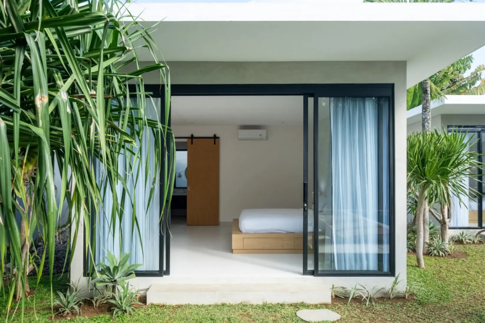 Seminyak 4 bedroom — image 2