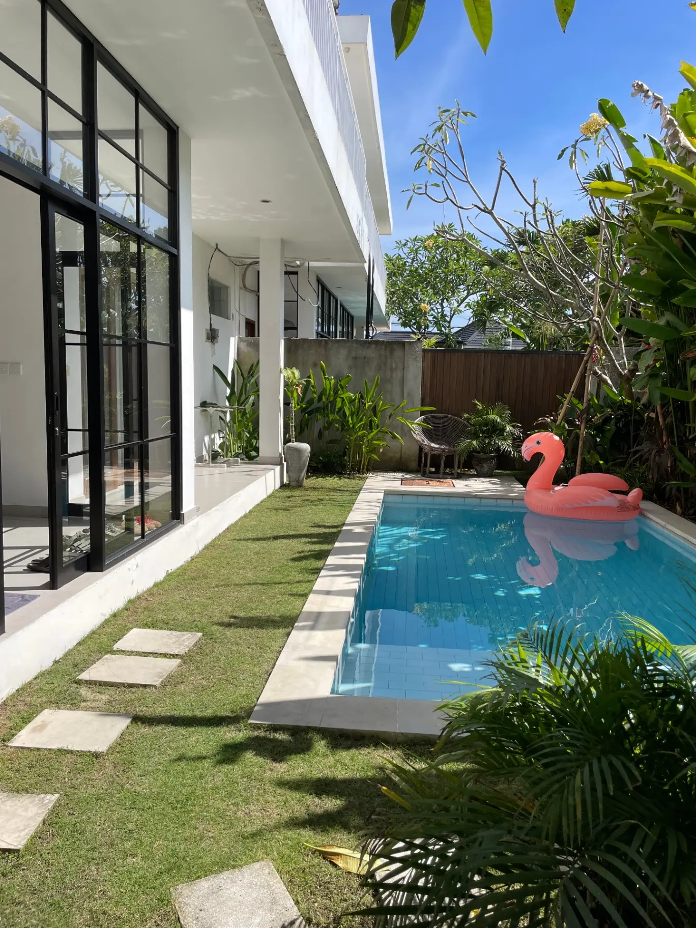 Quiet & Bright Room in a zen villa — image 1