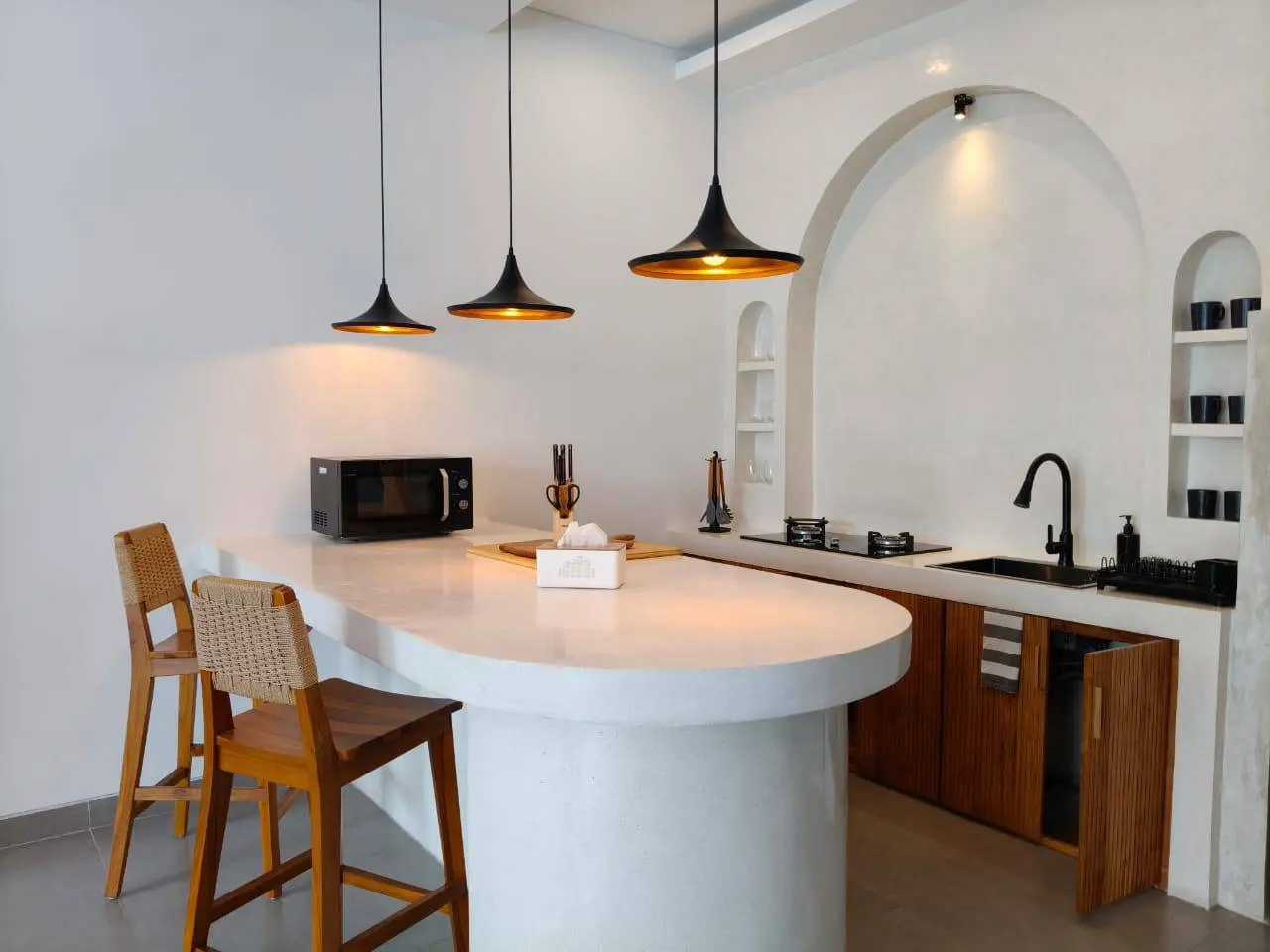 Modern 2 Bedrooms Villa in Kayu Tulang Canggu — image 1