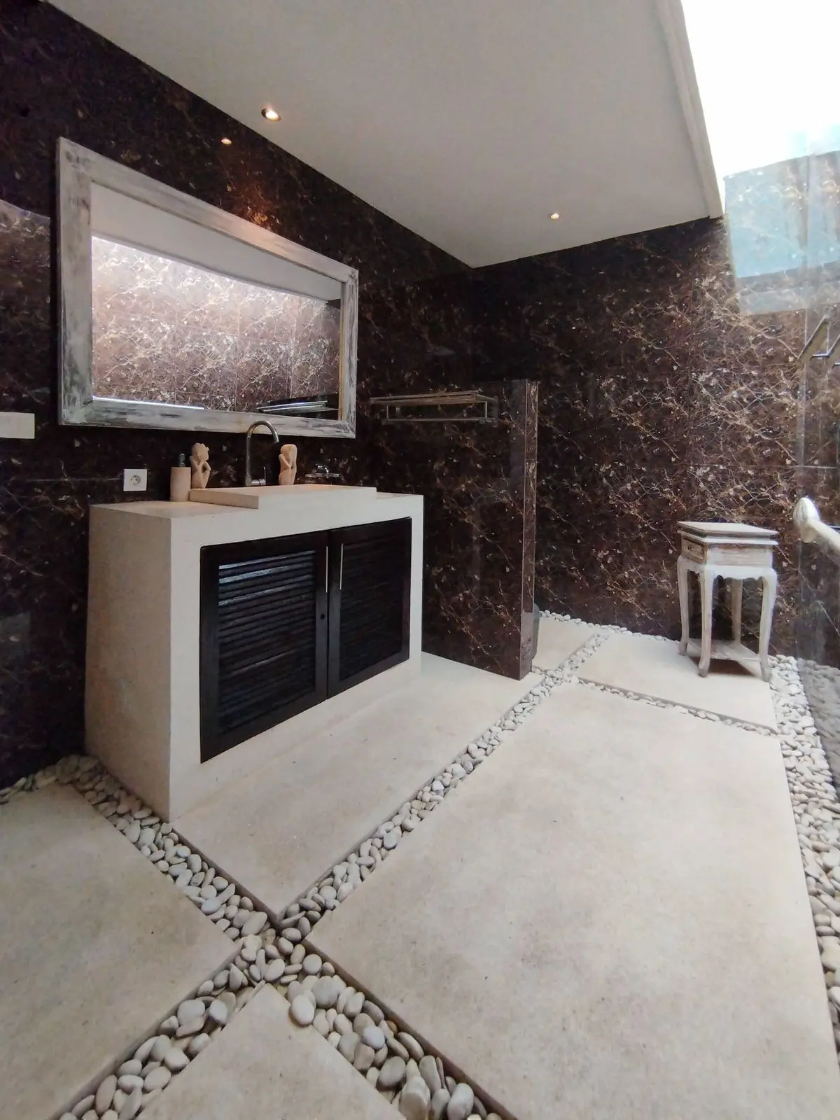 Stylish 2BR Villa w/ Office – Seminyak — image 2