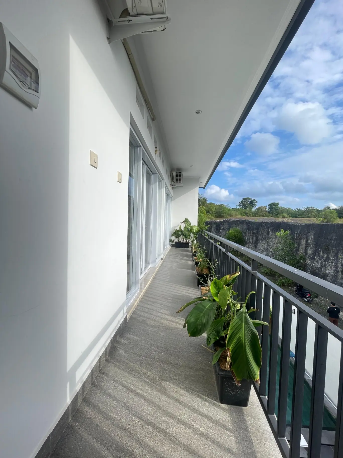 DO 420- Villa Tropical Modern Located in Quiet Area Kutuh — image 1