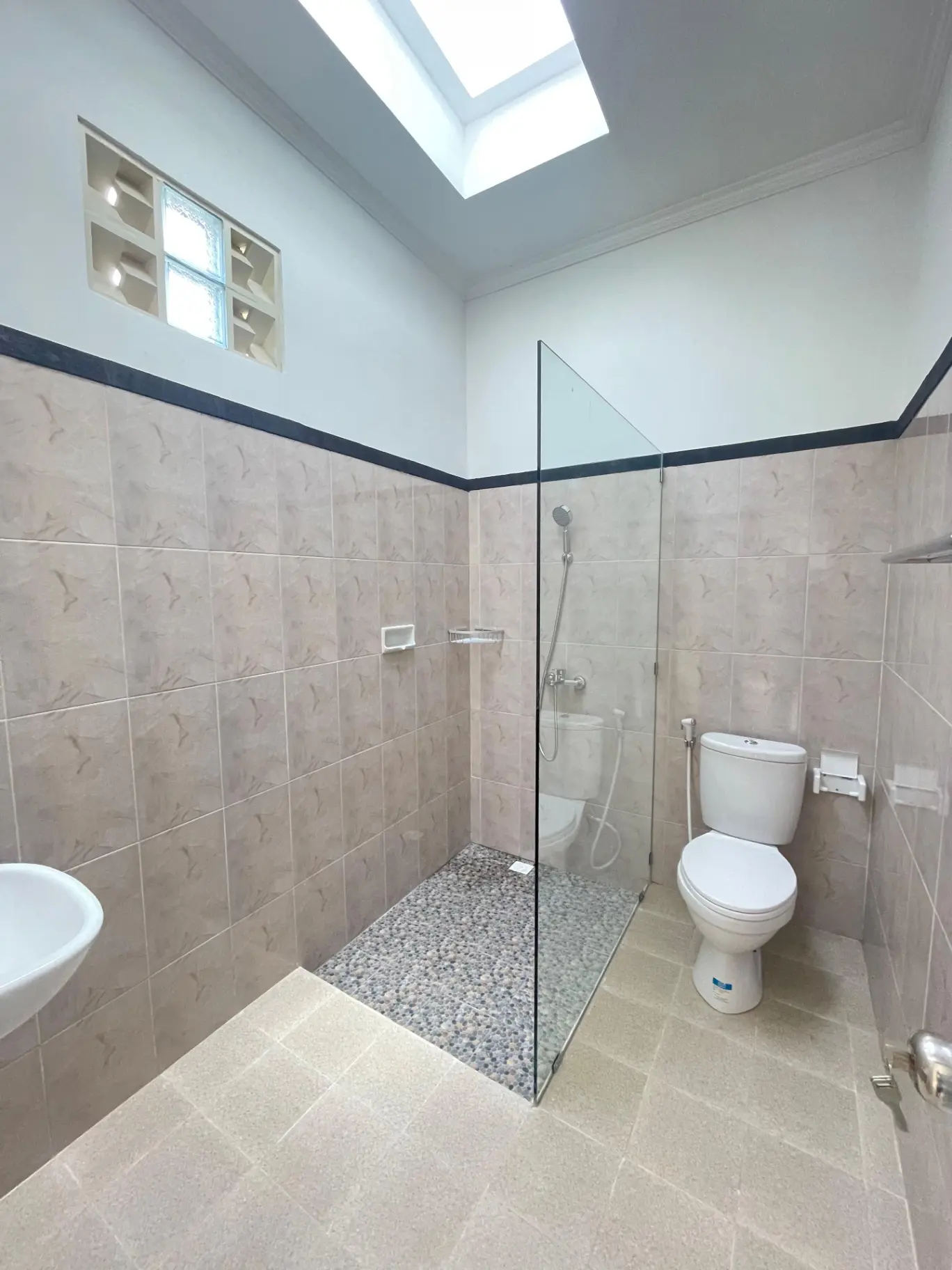 DO 420- Villa Tropical Modern Located in Quiet Area Kutuh — image 2