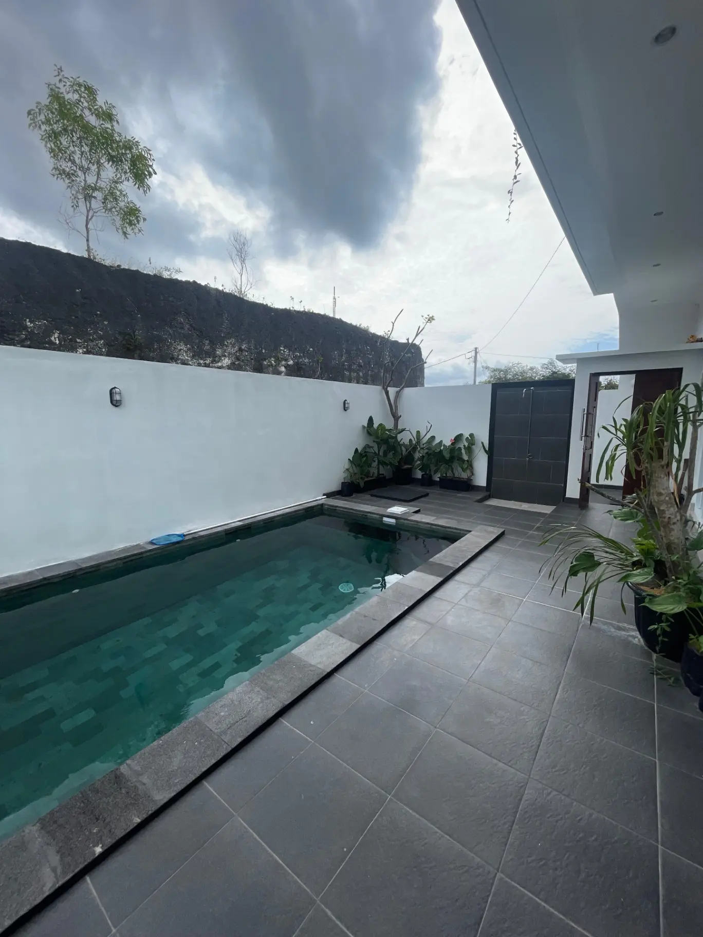 DO 420- Villa Tropical Modern Located in Quiet Area Kutuh
