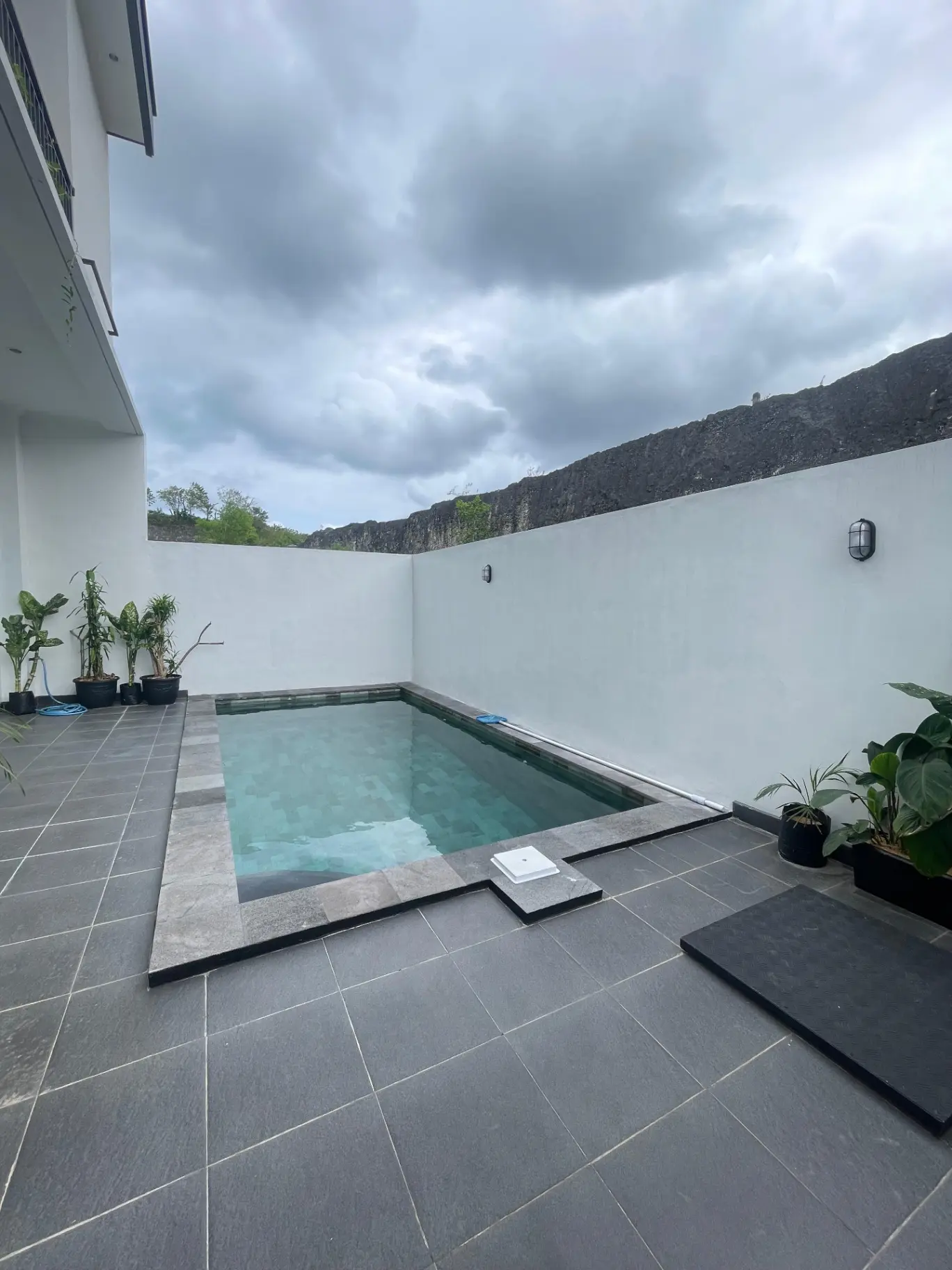 DO 420- Villa Tropical Modern Located in Quiet Area Kutuh — image 3