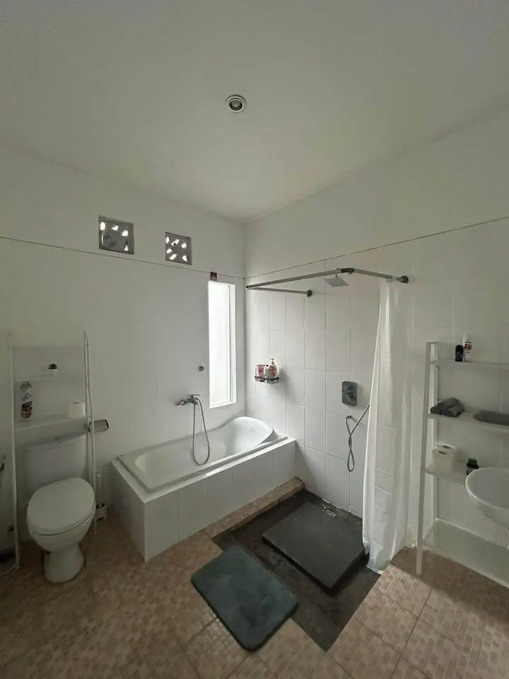Pet Allowed | 3 Bedrooms House — image 2