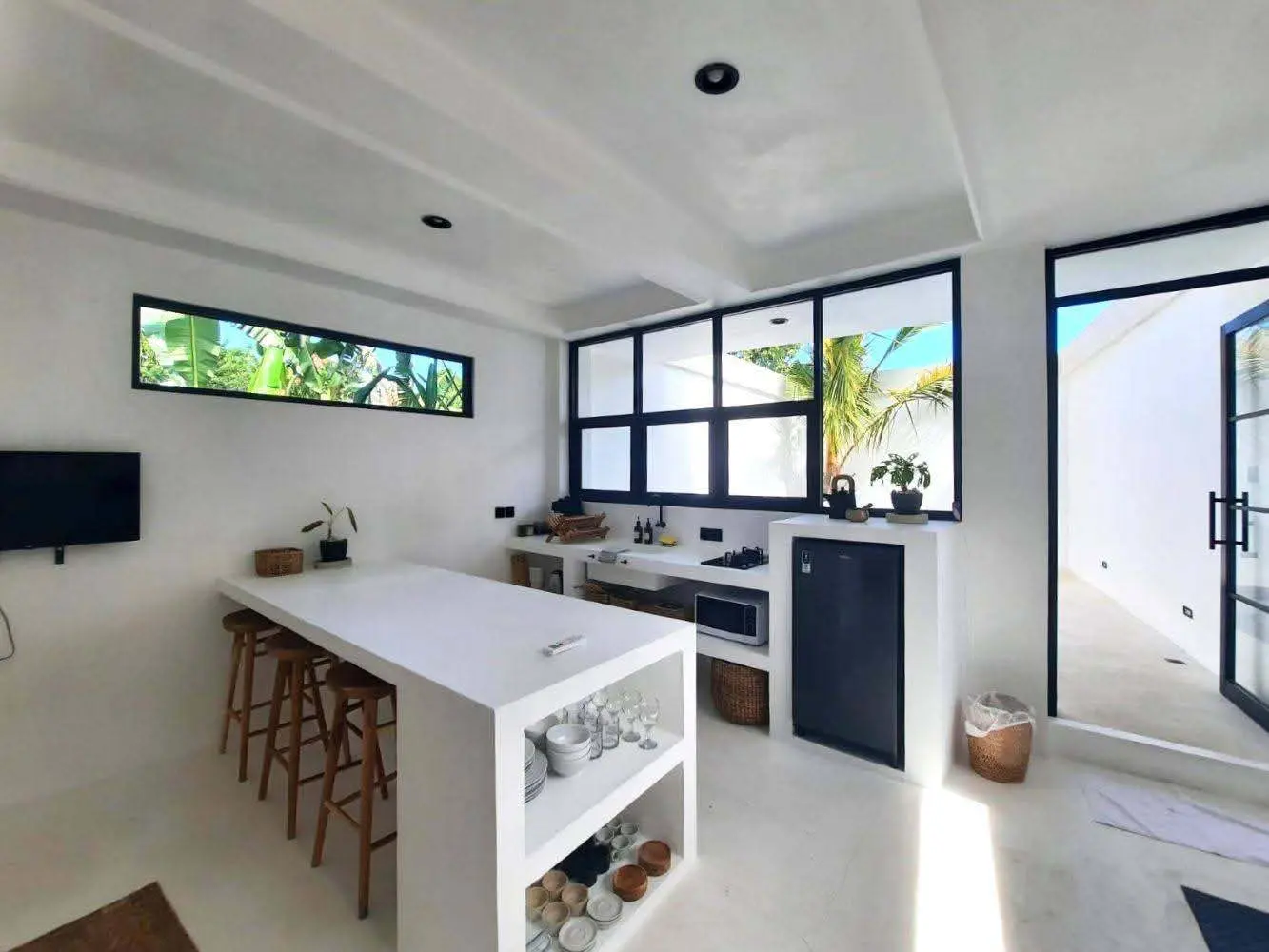 Canggu kayu tulang annual rent 3br — image 1