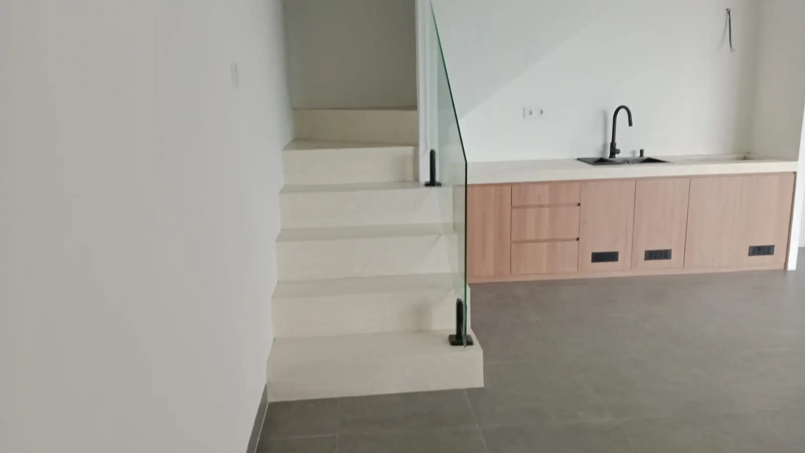 Ready end of August *VILLA FOR SALE* Location Jalan Rama Pantai Kedungu — image 2