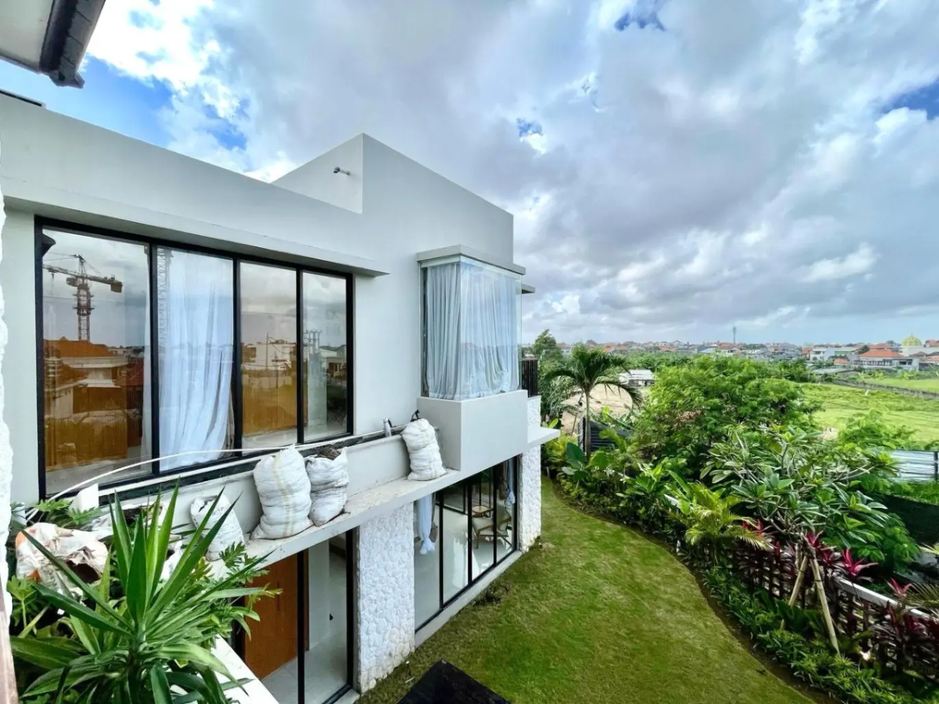 Brand New Modern Tropical Style Villa for Sale 📍Canggu — image 1