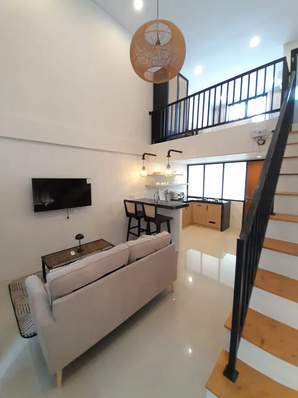 Mezzanine Loft Tumbak Bayuh — image 1