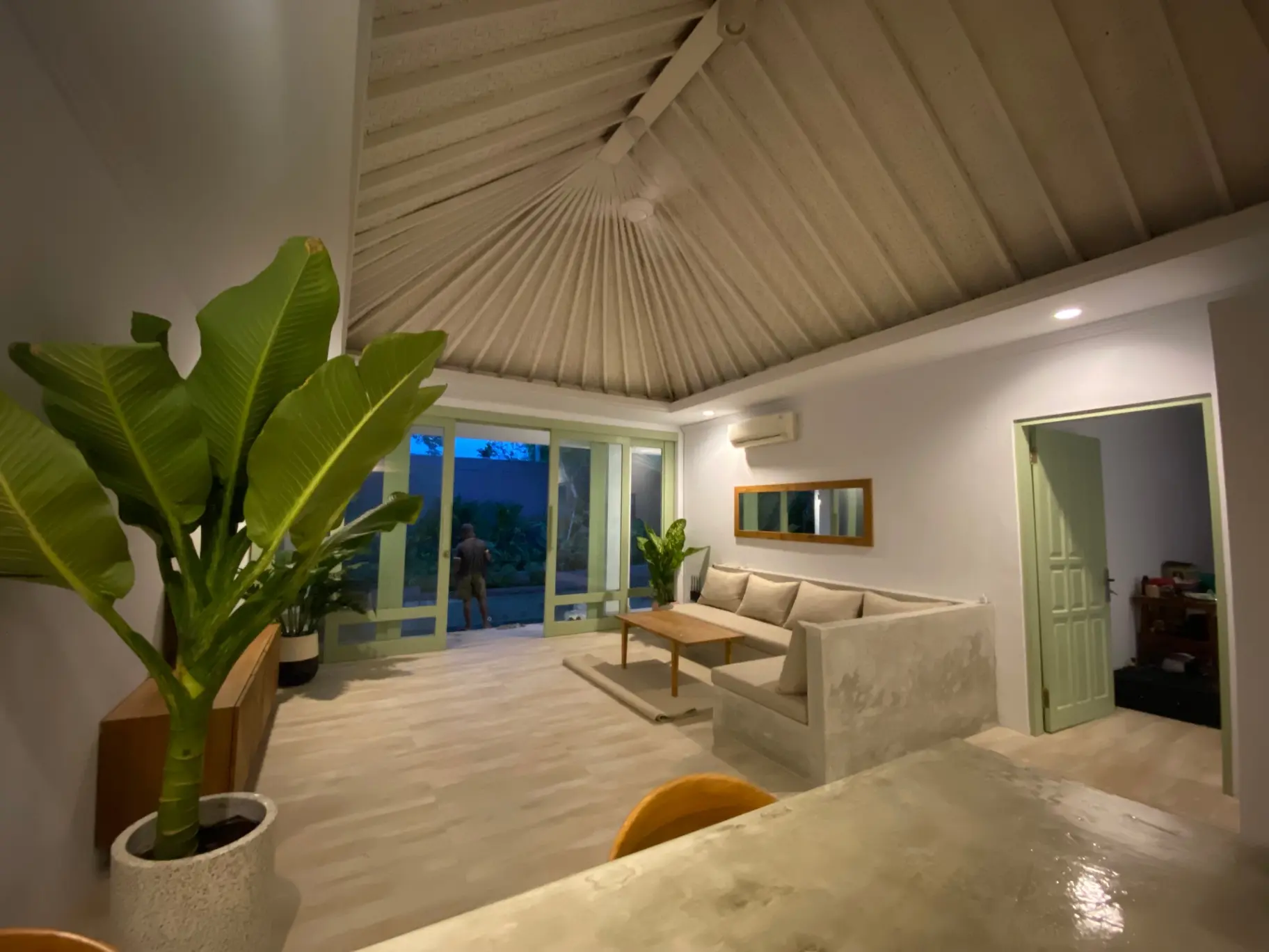 Quiet 3BR Villa w/ Garden + Great Access — image 2