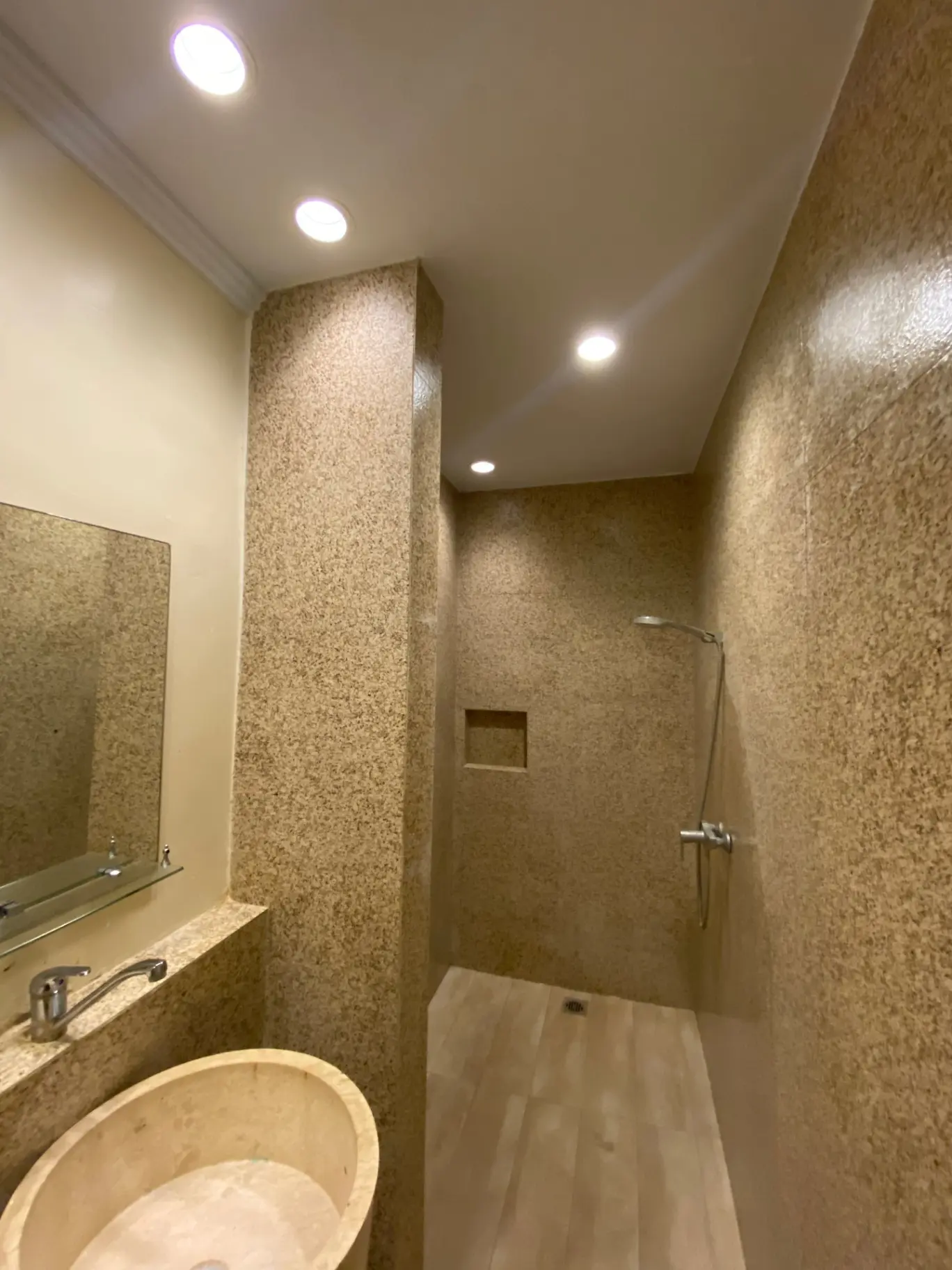 Quiet 3BR Villa w/ Garden + Great Access — image 3