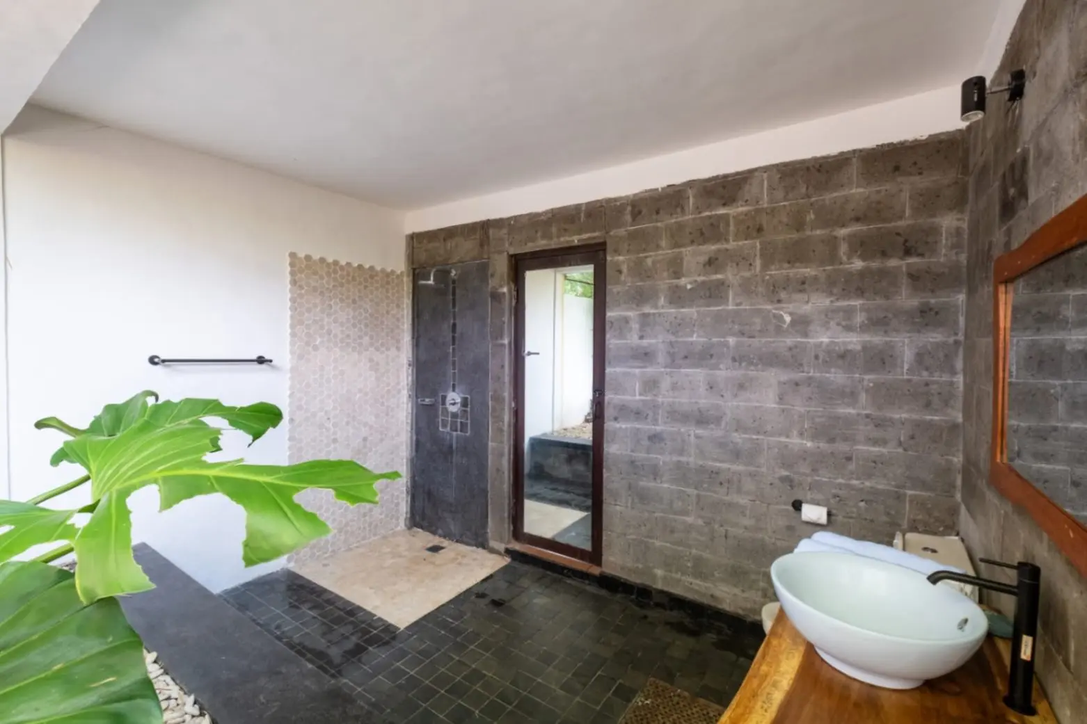 Seminyak 3-bedroom — image 2