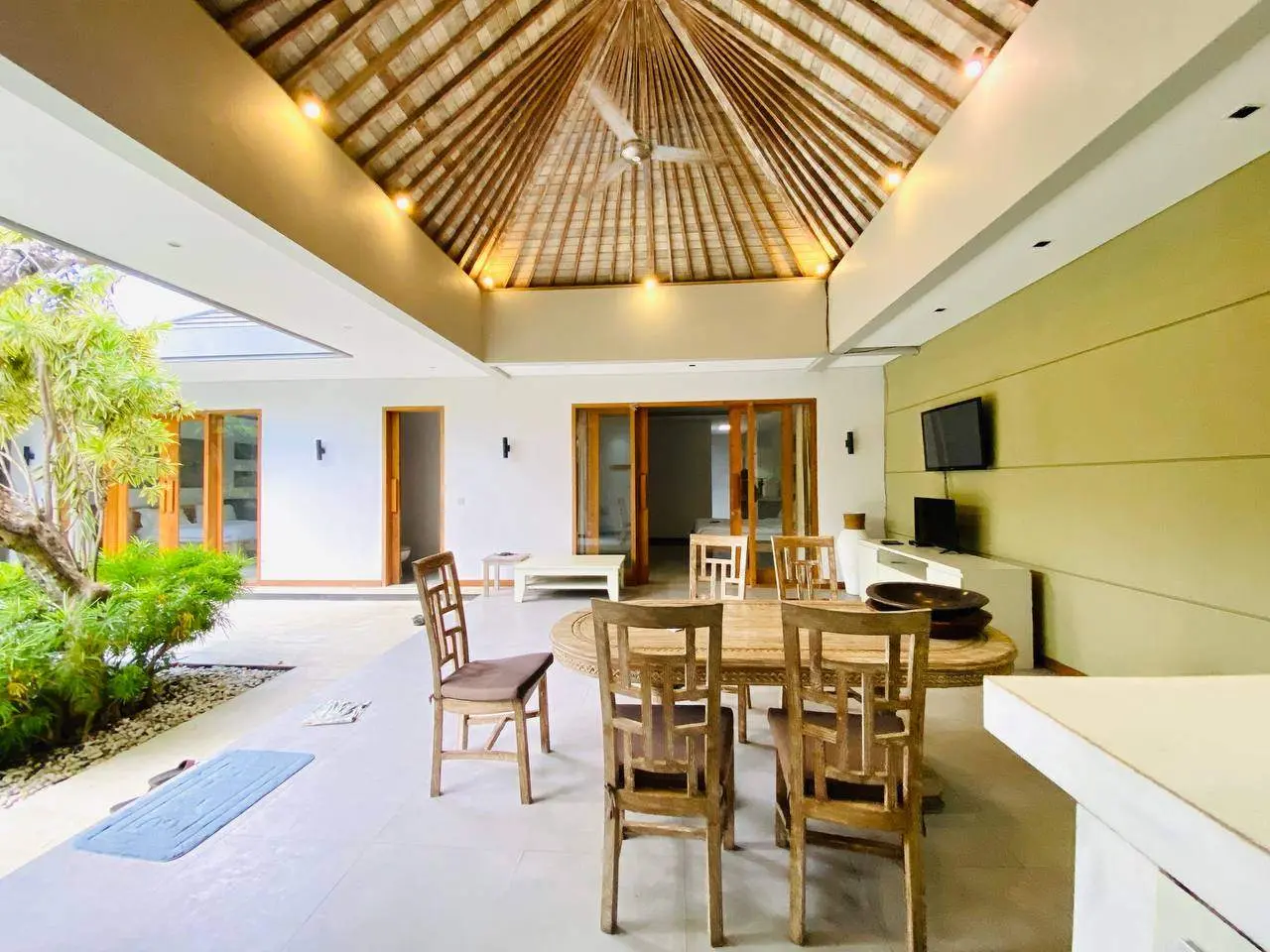 2 BEDROOM VILLA FULLY FURNISHED IN UMALAS - AF491 — image 2