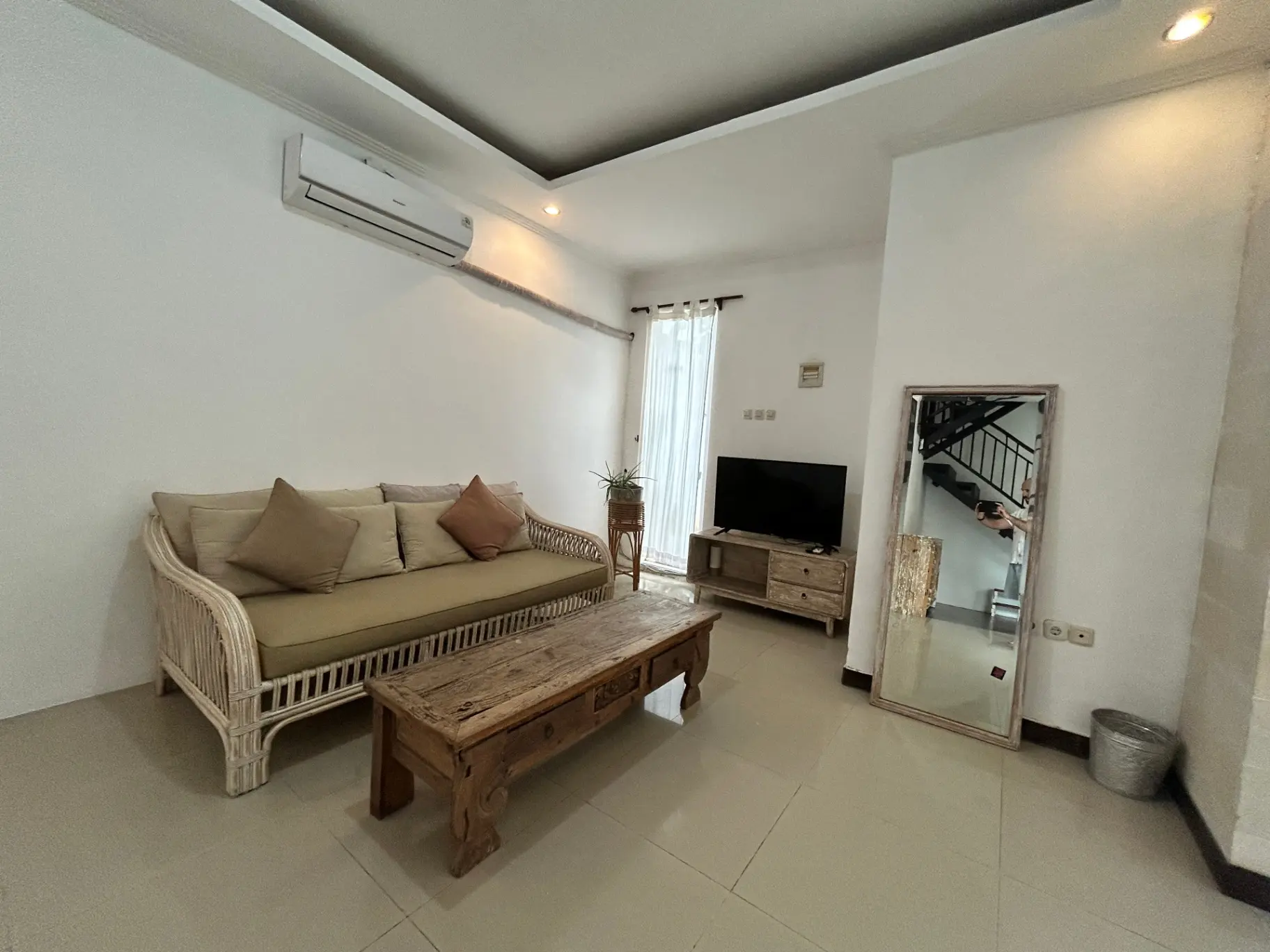 Stylish 2BR Villa w/ Rooftop Patio — image 2