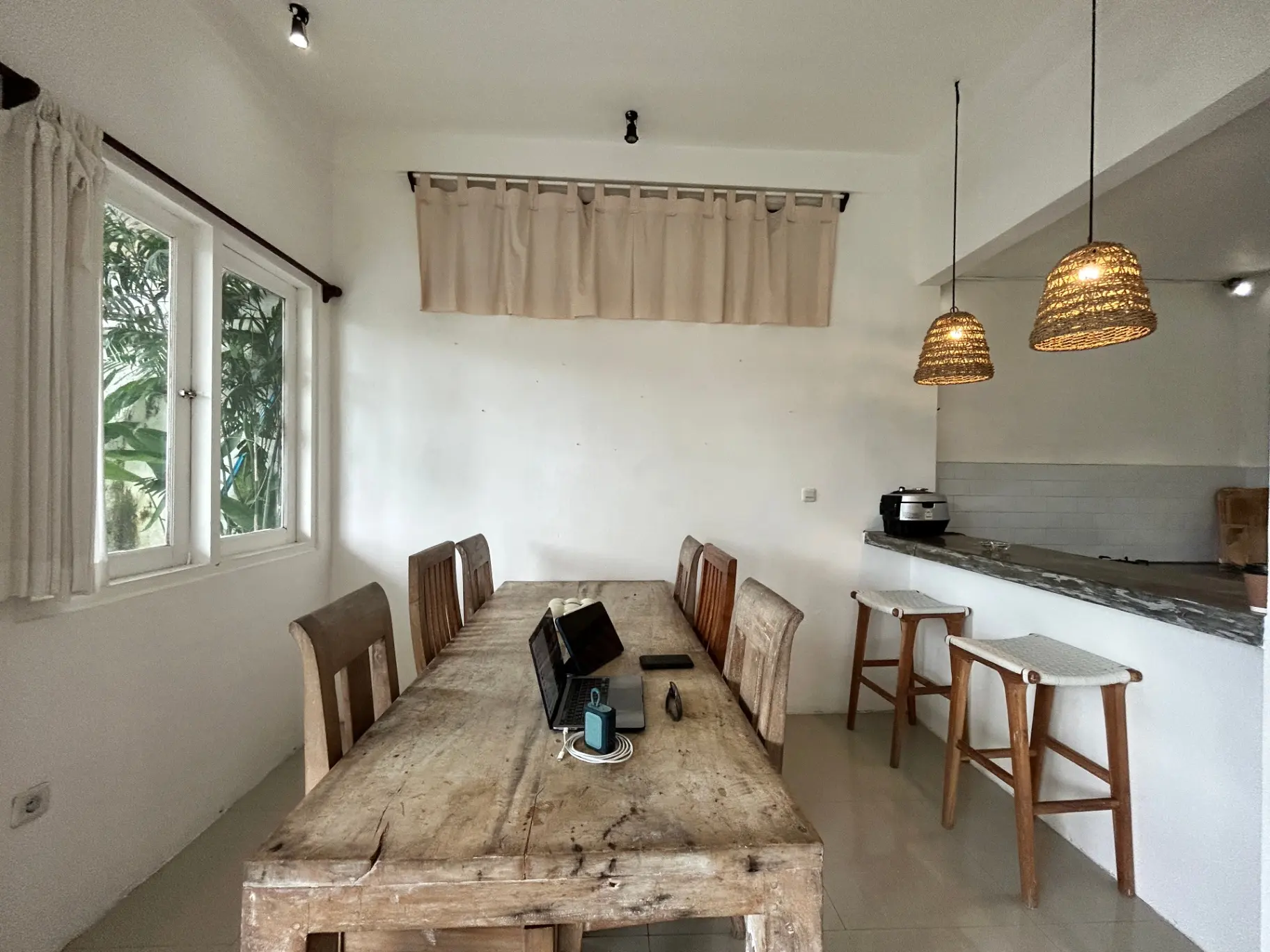 Stylish 2BR Villa w/ Rooftop Patio — image 4