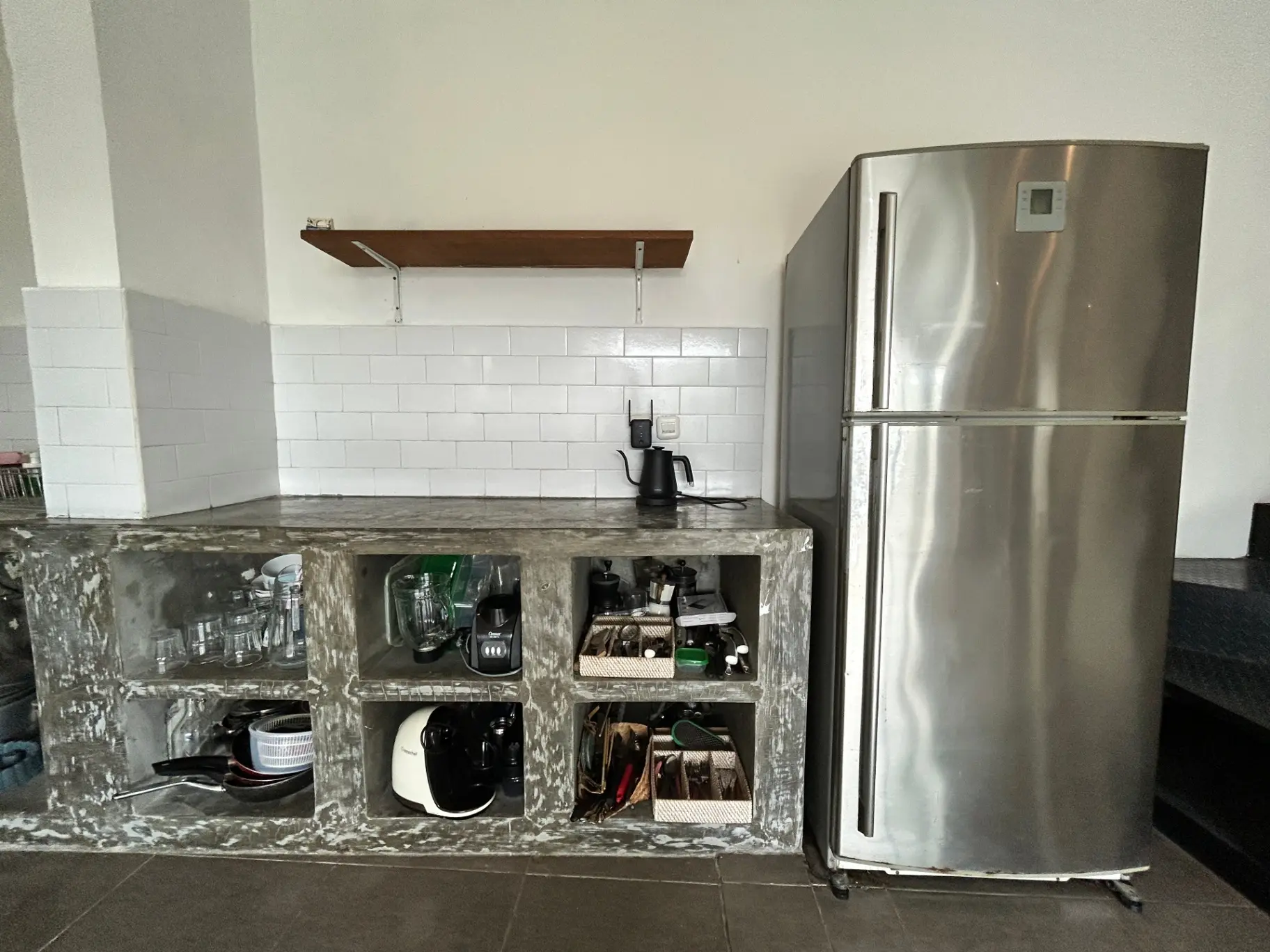 Stylish 2BR Villa w/ Rooftop Patio — image 3