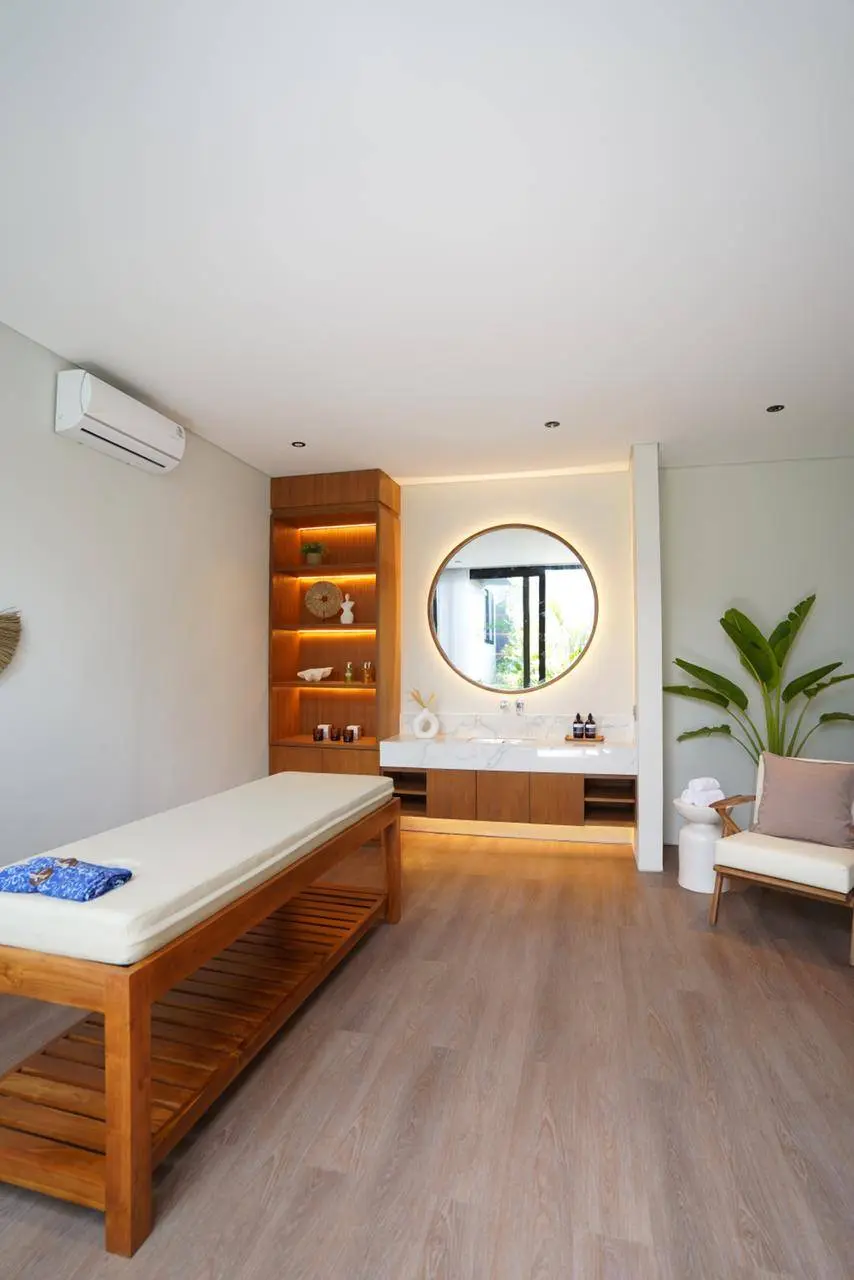 Villa For Rent 5 Bed with 5-Star Amenities in Pererenan EK-2535 — image 4