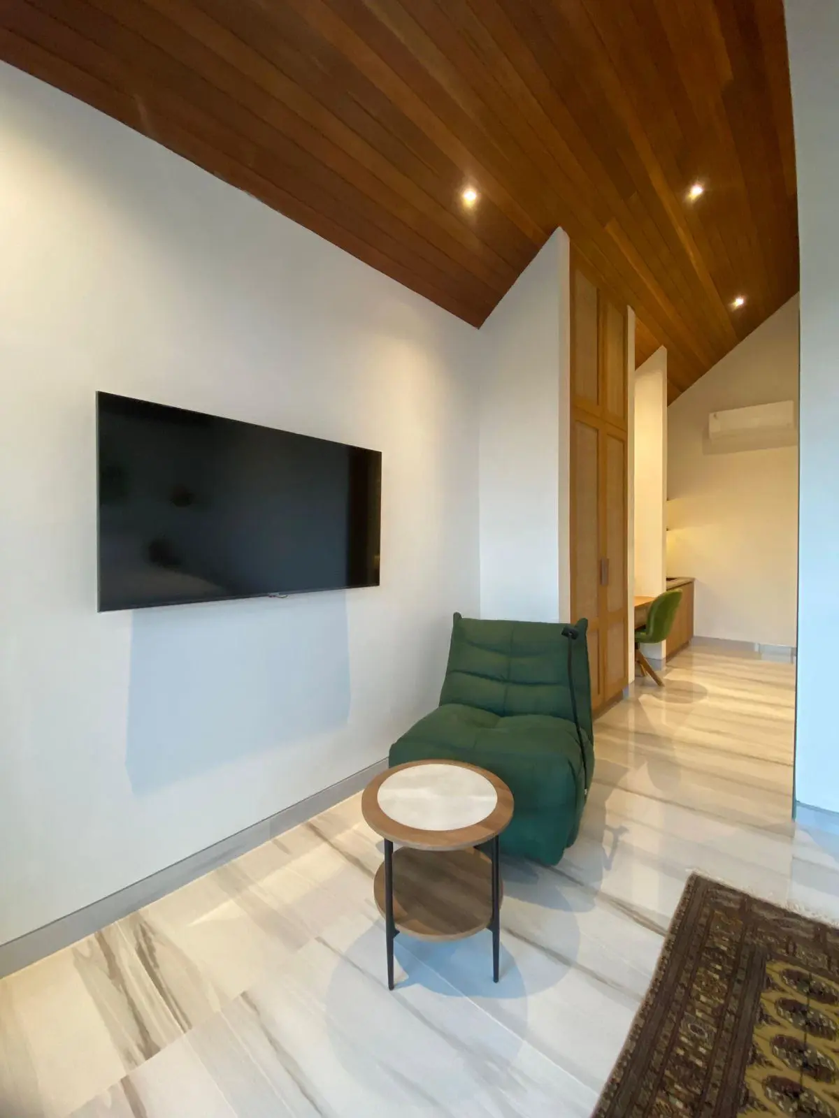 Luxury 4 br villa — image 1