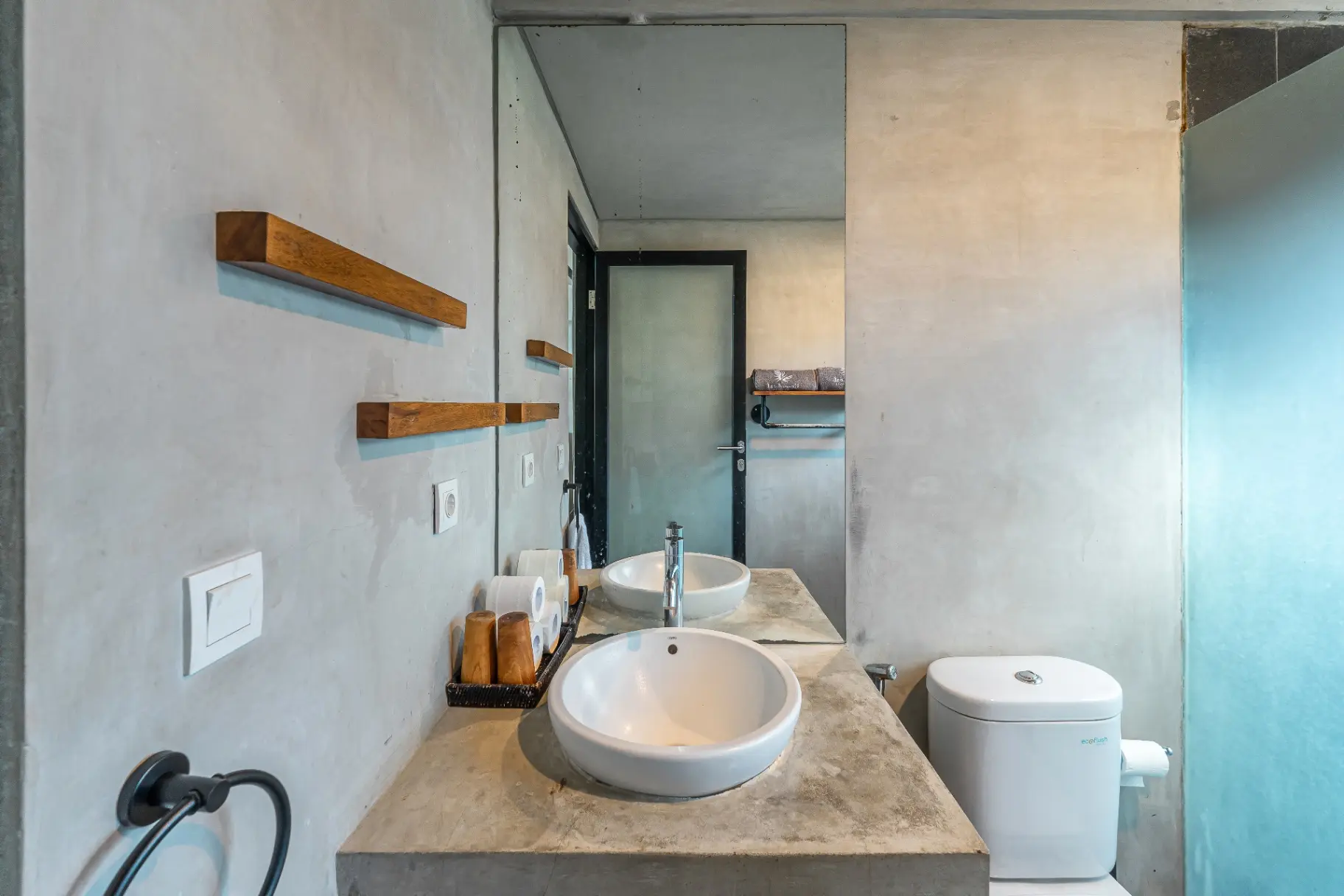 Loft GL 9 - Simple and Calm Loft in Berawa with Industrial Design — image 1