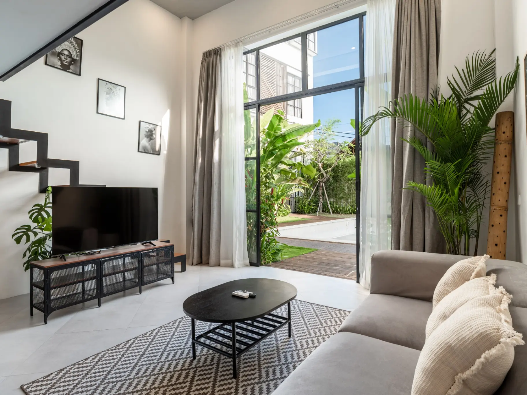 Stylish 1BR in Stunning Loft Complex — image 2