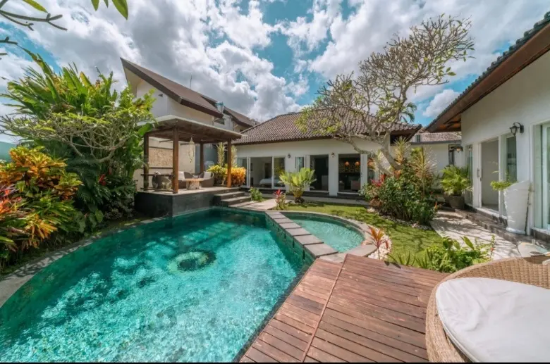Elegant 3BR Villa w/ Pool & Rooftop — image 1