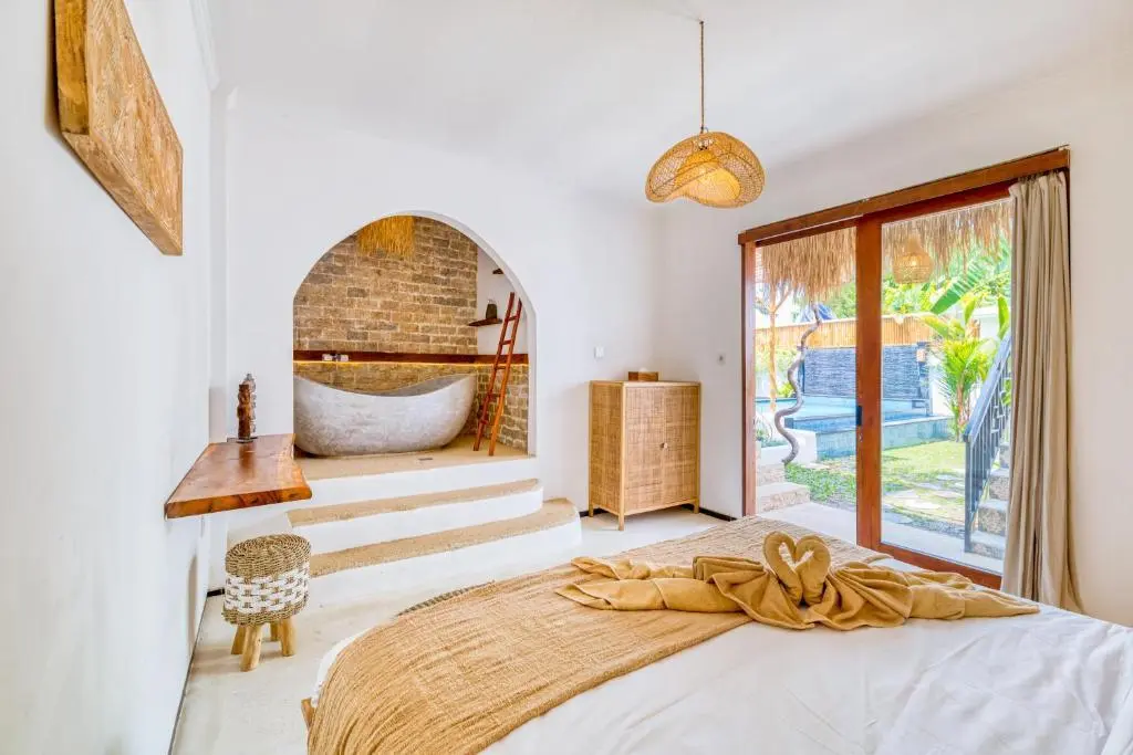 Villa For Rent Astana 9 Bed PererenanCanggu EK-2511 — image 2