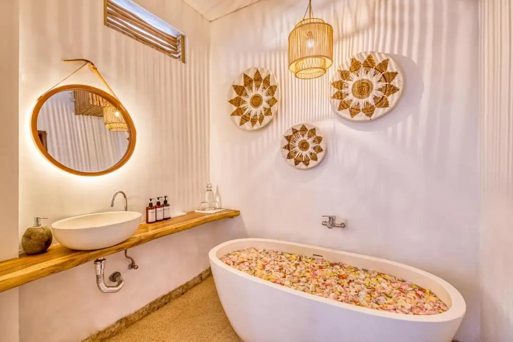 Villa For Rent Astana 9 Bed PererenanCanggu EK-2511 — image 1