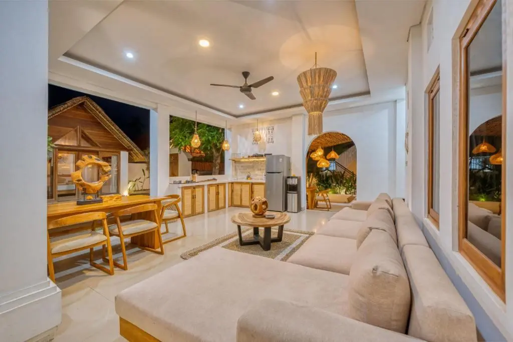 Villa For Rent Astana 9 Bed PererenanCanggu EK-2511 — image 3