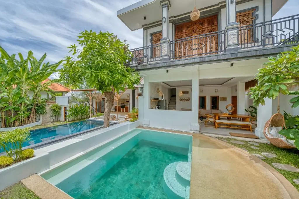 Villa For Rent Astana 9 Bed PererenanCanggu EK-2511