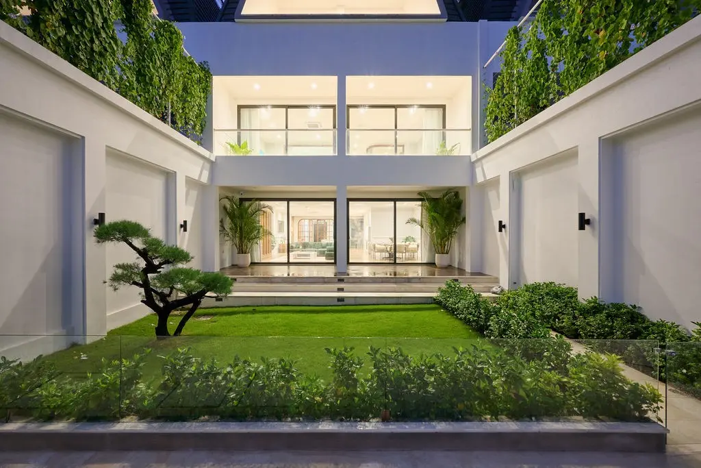 LUXURY GEORGIAN VILA WITH RICE FIELD VIEW IN CANGGU — image 1
