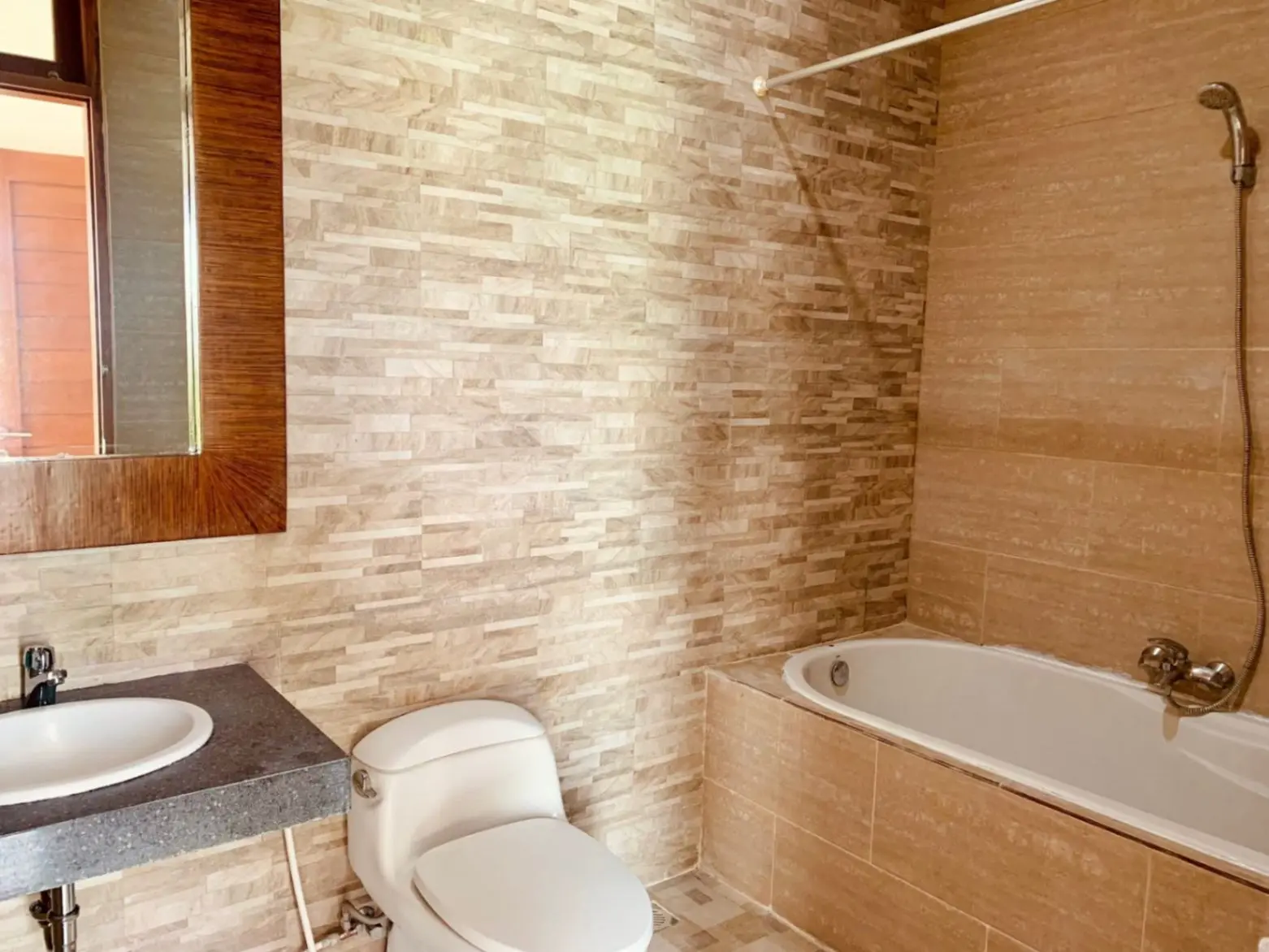 Padonan 3-bedroom — image 4