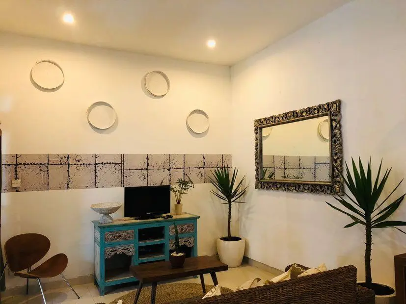 Seminyak Beach Studio Apartment w/ private garden wifi & aircon. Pet friendly. — image 3