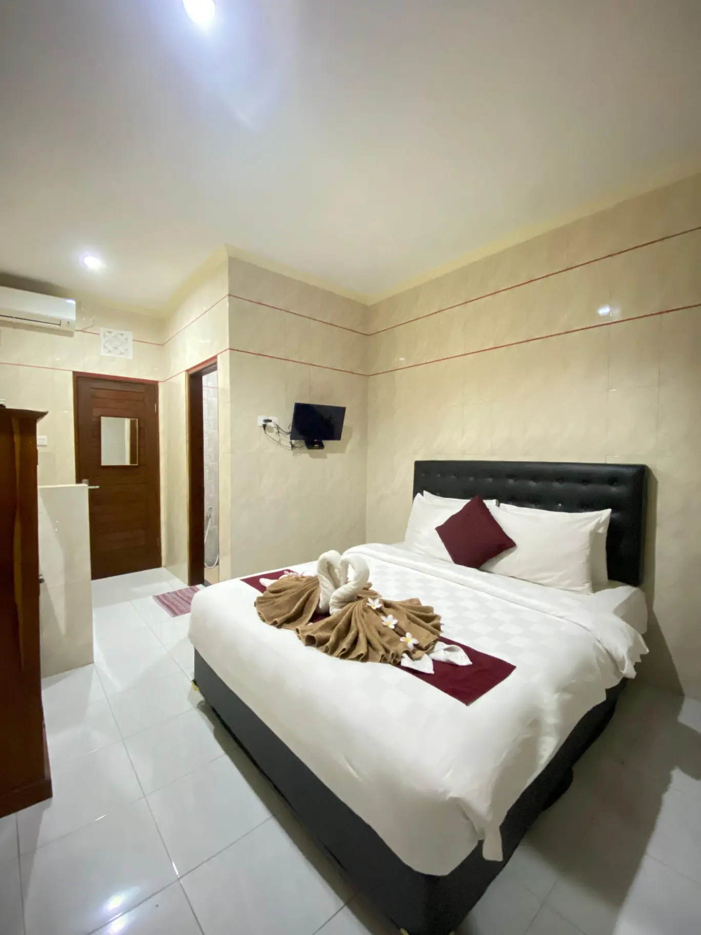 3 Mins Walk to Kuta Beach — image 1