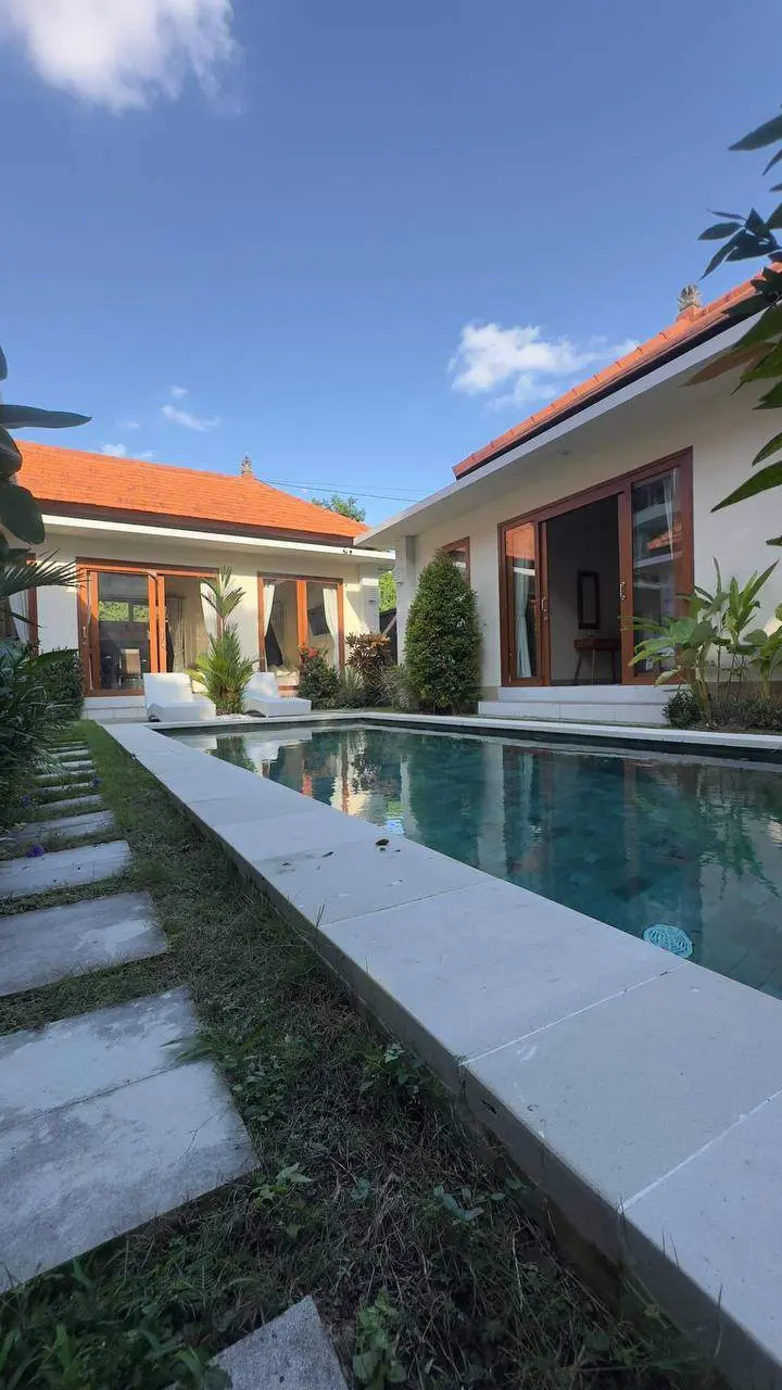 Modern 3 Bedrooms Villa in Berawa Canggu — image 2
