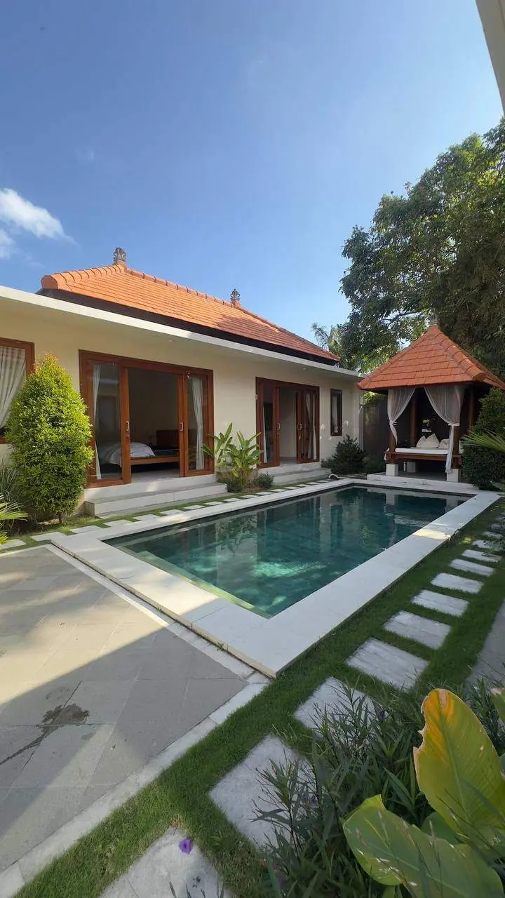 Modern 3 Bedrooms Villa in Berawa Canggu — image 1