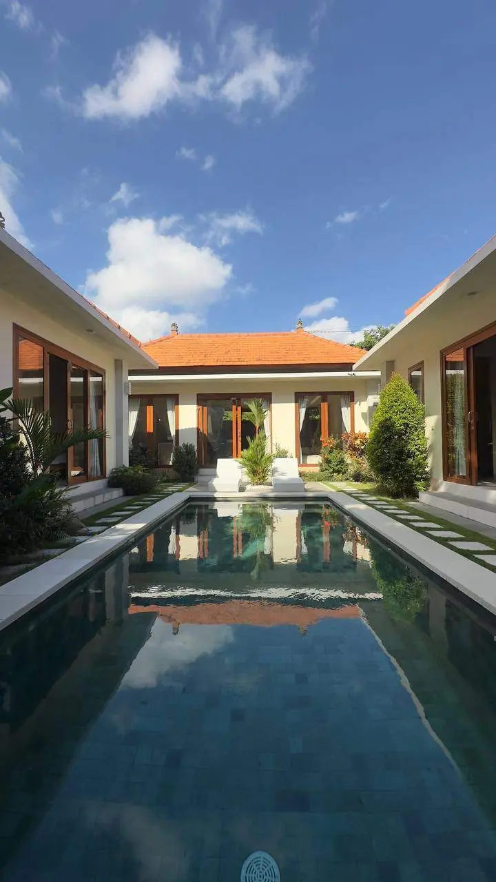 Modern 3 Bedrooms Villa in Berawa Canggu — image 4
