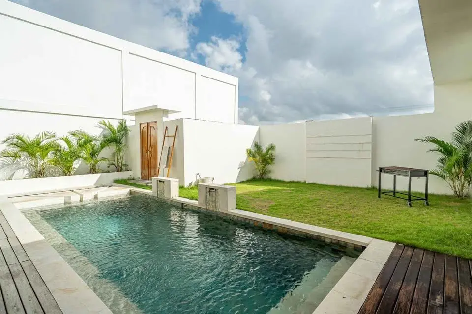 Modern 2 Bedrooms Villa in Kerobokan — image 2